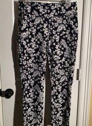 Roz & Ali Black and White Floral Cropped Pant