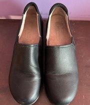 Naturalizer Black Slip On Clogs Size 8.5