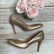 ANN TAYLOR metallic gold leather “scales” heel