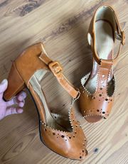 Chase & Chloe Cut Out Heels