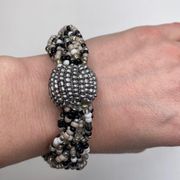 Chico’s Elsa Beaded Stretch Bracelet EUC Sz OS Braided Silver Black Tan White