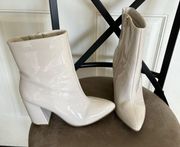 NWOT 7 Crown&Ivy Bone Boots