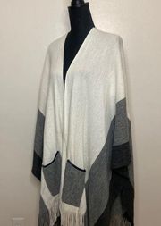 Cape Poncho Sweater Cejon OSFM Black & White