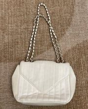 FOREVER 21 WHITE FUAX LEATHER OVER THE SHOULDER PURSE BAGE