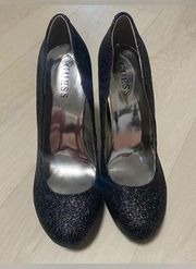 Guess NWOT  BLACK GLITTER ROUND TOE KARISE PLATFORM PUMPS HEELS - SIZE 9