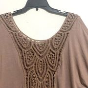 <BNWT> Paper + tee ~ M ~ Boho crochet blouse with back has a tie & buttons