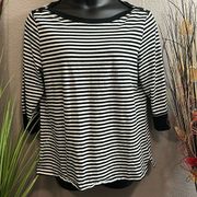 White stag tunic, top black and white size 2X