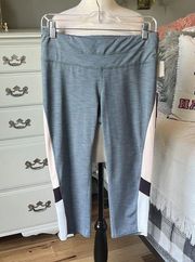 Power Core Color Blocked Capri Athletic Leggings Womens Medium Gray Cropped New