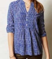 HD in Paris Kaveri blue & white print long sleeve henley top size 4