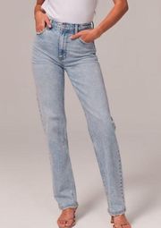 Abercrombie & Fitch  Curve Love Ultra High Rise 90s Straight Jean