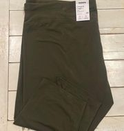 Women’s 4X Cropped Legging Stretch blend Army Green Lightweight Easy Casual