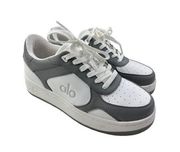 Alo Yoga - Recovery mode Sneaker in Gray and White