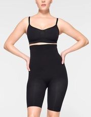 Skims Seamless Sculpt High Waisted Above The Knee Short
Onyx Black Size Medium