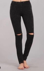 Chatoyant Knee Slit Leggings Black