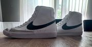 Blazer Mid 77