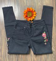 Embroidered Black Jeans | 6 |