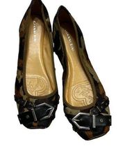 GIANNI BINI CAMO CALF HAIR BALLET FLATS WITH STUDDED BELT EMBELLISHMENT. SZ: 9.5