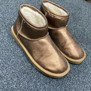 Arizona Jean Co bronze brown foil mini boots ankle shearling lined 7.5