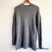 Old Navy Long gray/black knitted sweater Crewneck size medium