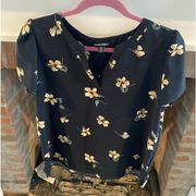 Hilary Radley Preppy Professional V Neck Navy Floral Top size Medium