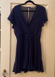 Mi Ami navy blue V-neck flowy cinch waist lightweight keyhole back