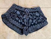 Ecote Like New Blue/White Floral Embroidered Shorts Sz Small