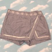 Vineyard Vines blue and white striped skort