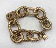 Oscar de la Renta Chunky Striated Chain Link Bracelet with Toggle Closure
