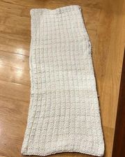 LA Express? Women’s white scarf