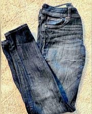 straight leg jeans. Blue size 4. Mid rise