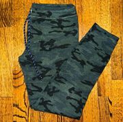 SUNDRY CAMO JOGGER SWEATPANTS