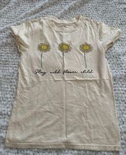 stay wild flower child short sleeve tee size small