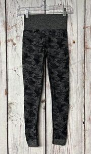Gymshark  Adapt Seamless Spellout Leggings - Black Camo / Size Small