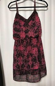 Eyeshadow pink/black adjustable strap flowy v-neck dress