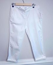 NWT crown and ivy white crop pants size 4