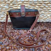 Vintage Brahmin Navy/Green/Brown Leather Shoulder/Crossbody Oval Bag.