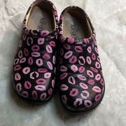 Alegria Women's Black Pink Kisses Kayla Leather Slip-On Clogs Size 5.5-6 US