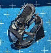 Kenneth Cole Reaction Black patent leather Kiss or Dare wedge Sandal size 6