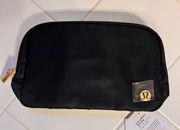 Everywhere Belt Bag 1L Black/Gold