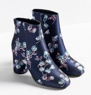 Urban Outfitters Women's Blue Juliet Floral Ankle Boot sz 6