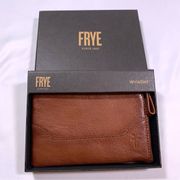 NWT Frye Melissa Brown Leather Wristlet in Cognac