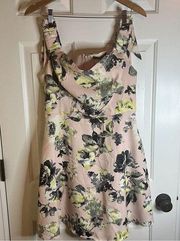 NWT 19 Cooper Floral Dress, Great for Spring!  Size Large.  Fully Lined.