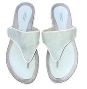 CROFT &  BARROW POWDER BLUE MEMORY FOAM ADJUSTABLE SANDALS SIZE 9.5