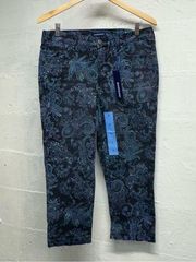 Bandolino paisley print capri’s Millie curvy straight