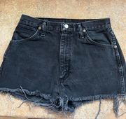 Wrangler Women’s  black jean shorts size 9x30