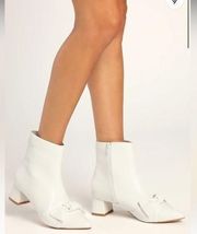 Lulus Femmie White Pointed-Toe Bow
Booties ⭐️NEW IN BOX⭐️