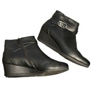 Giani Bernini zip up wedge booties