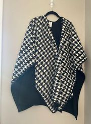 poncho cape black and white pattern like new!