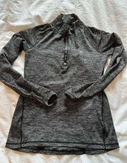 Old Navy Like new: black & white striped women’s long sleeve quarter zip