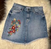 Zara Floral Embroidered Denim Skirt sz Medium